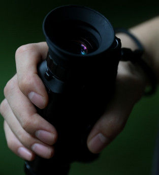 Visor de imágenes térmicas de alta precisión FW-TS03 con distancia de detección de 500-2400 m y plano focal infrarrojo sin enfriar con óxido de vanadio para imágenes claras