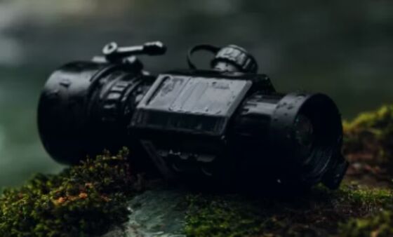 Monocular térmico FW-C635F con distancia de detección de 1800 m, pantalla OLED de 1440×1080 y 6,5 horas de duración de la batería para uso en exteriores